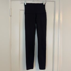 Lululemon wunder under high rise right 7/8 Luon fabric black size 4